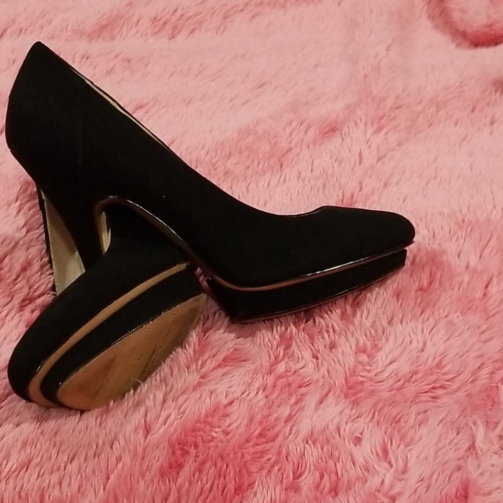 Shoes - Picture 3 of 7